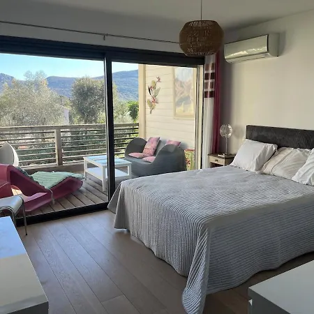شقة 4 Person Terrace And Pool