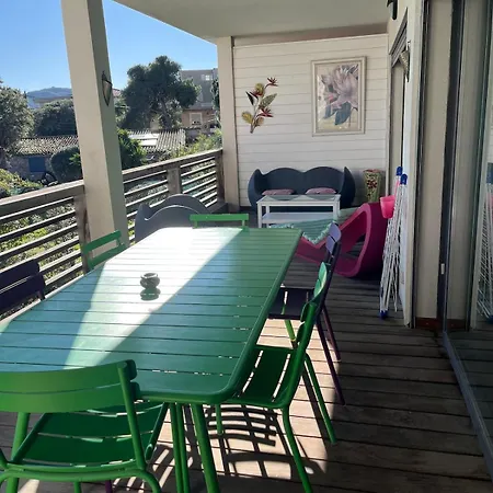4 Person Terrace And Pool شقة